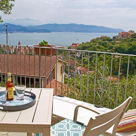 La Terrazza Con L'Ulivo - Guesthouse Con Terrazza E Vista Sul Golfo Dei Poeti La Spezia Bagian luar foto
