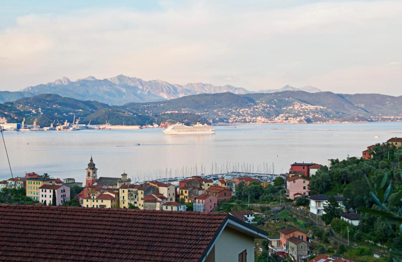 La Terrazza Con L'Ulivo - Guesthouse Con Terrazza E Vista Sul Golfo Dei Poeti La Spezia Bagian luar foto