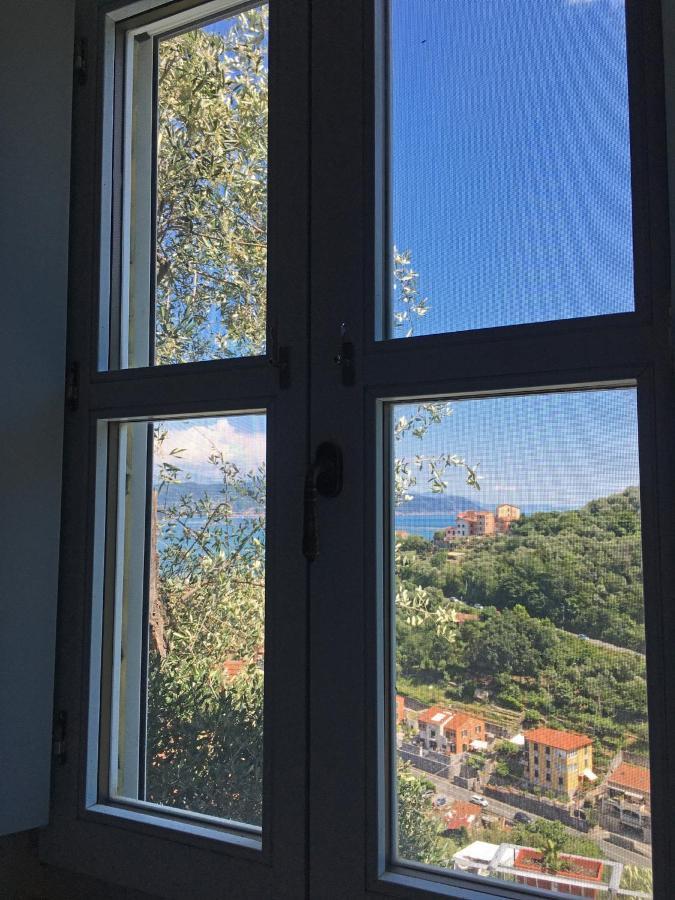 La Terrazza Con L'Ulivo - Guesthouse Con Terrazza E Vista Sul Golfo Dei Poeti La Spezia Bagian luar foto