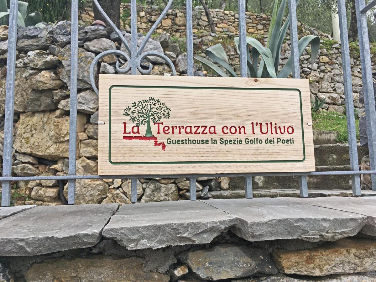 La Terrazza Con L'Ulivo - Guesthouse Con Terrazza E Vista Sul Golfo Dei Poeti La Spezia Bagian luar foto